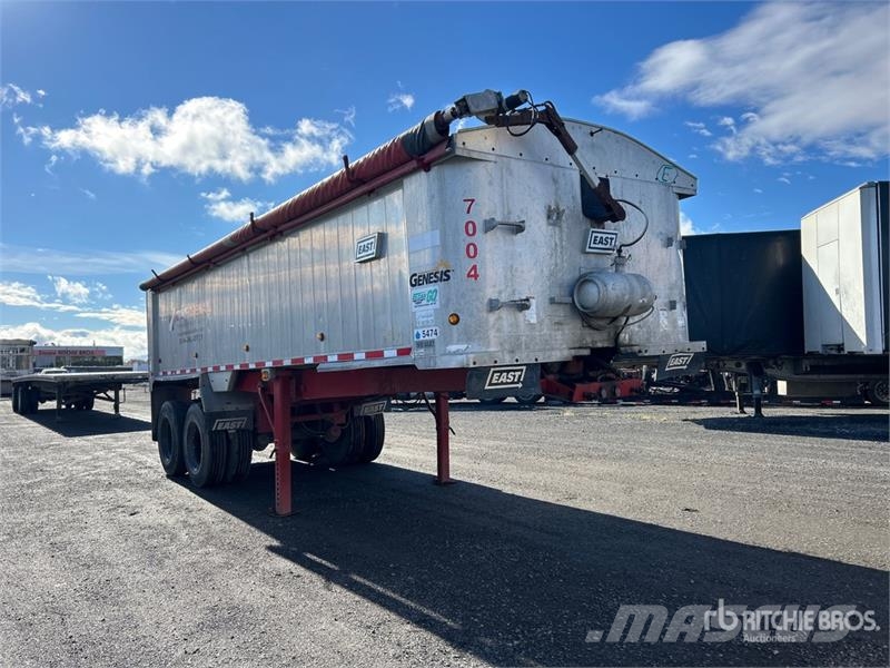 East Mfg 26 ft T/A End Dump Trailer مقطورات قلابة