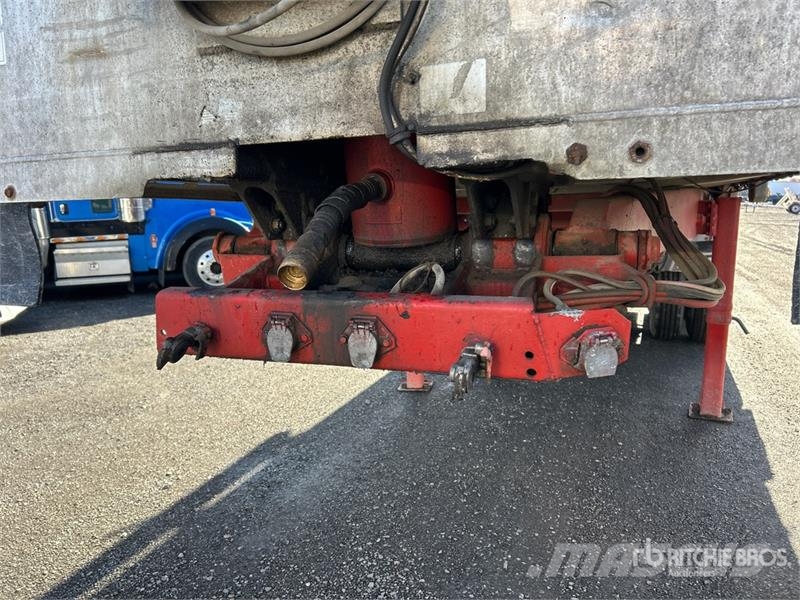 East Mfg 26 ft T/A End Dump Trailer مقطورات قلابة
