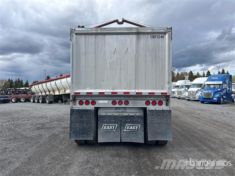 East Mfg 36 ft Tri/A End Dump Trailer مقطورات قلابة
