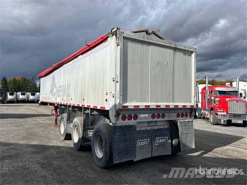 East Mfg 36 ft Tri/A End Dump Trailer مقطورات قلابة