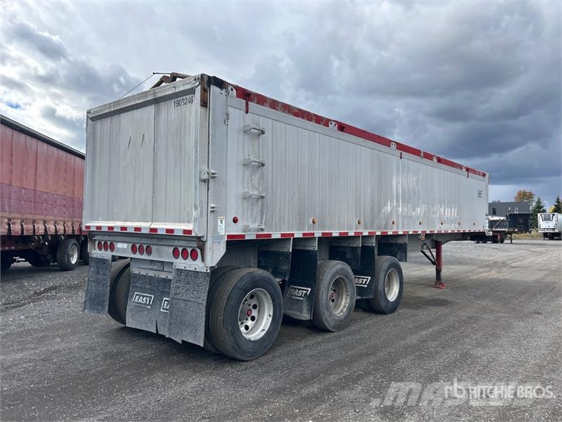 East Mfg 36 ft Tri/A End Dump Trailer مقطورات قلابة