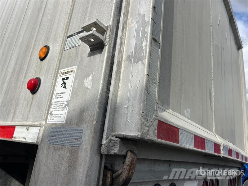 East Mfg 36 ft Tri/A End Dump Trailer مقطورات قلابة