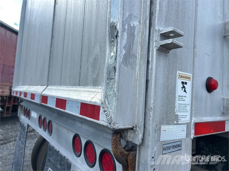 East Mfg 36 ft Tri/A End Dump Trailer مقطورات قلابة