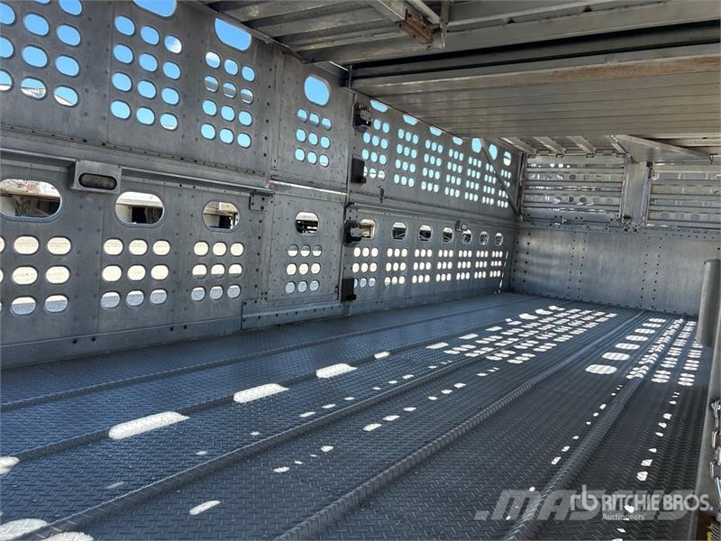 EBY 53 ft Tri/A Livestock Trailer Eläinkuljetusperävaunut