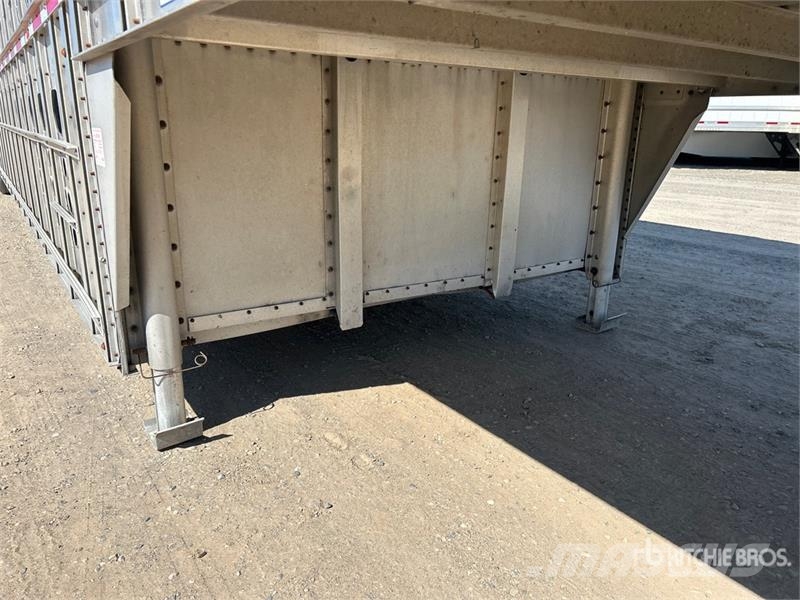 EBY 53 ft Tri/A Livestock Trailer Eläinkuljetusperävaunut