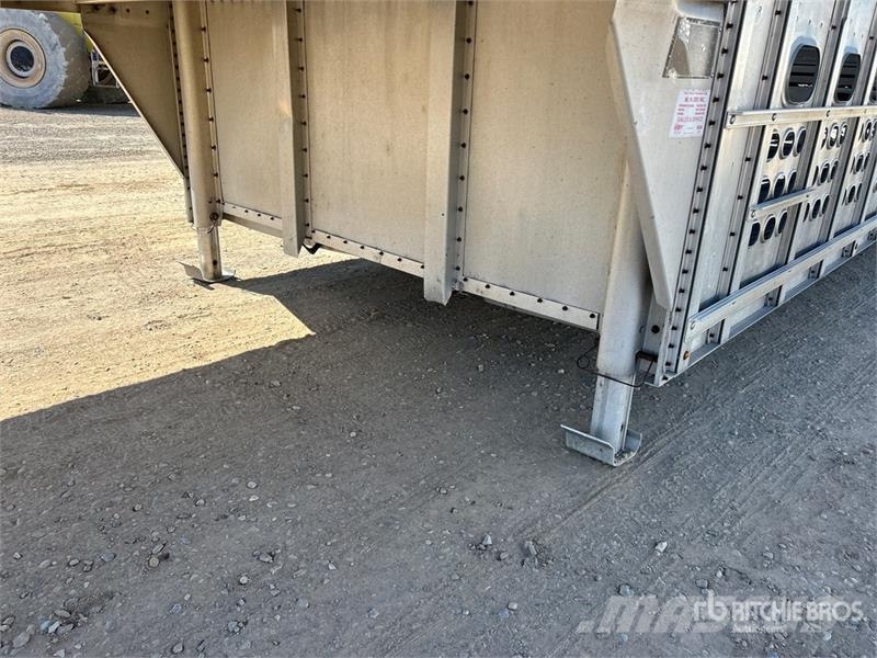 EBY 53 ft Tri/A Livestock Trailer Eläinkuljetusperävaunut