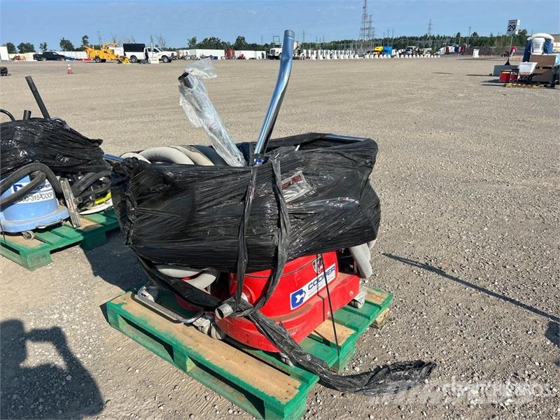 Edco of (2) Edco Vacuum Cleaner Pölynimurit