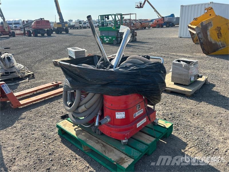 Edco of (2) Edco Vacuum Cleaner Pölynimurit