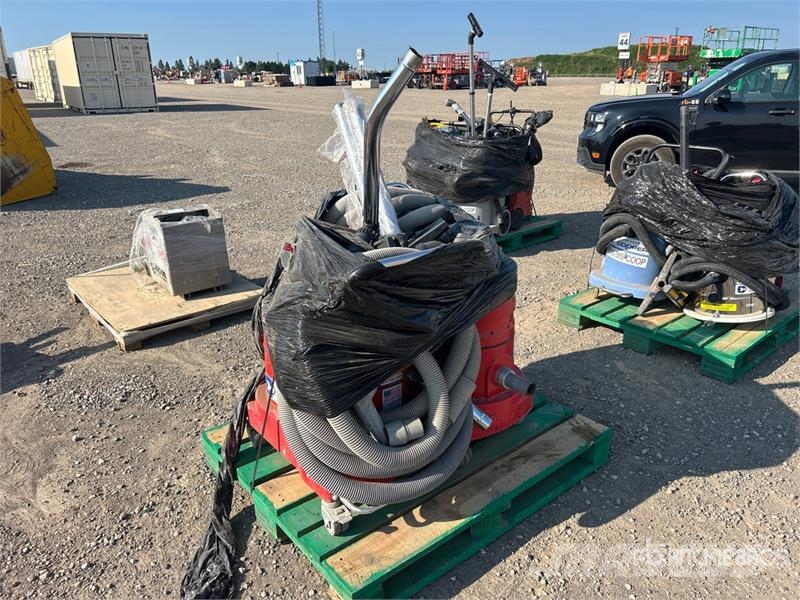 Edco of (2) Edco Vacuum Cleaner Pölynimurit