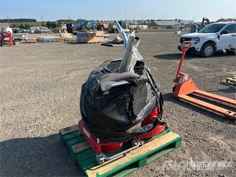 Edco of (2) Edco Vacuum Cleaner Pölynimurit