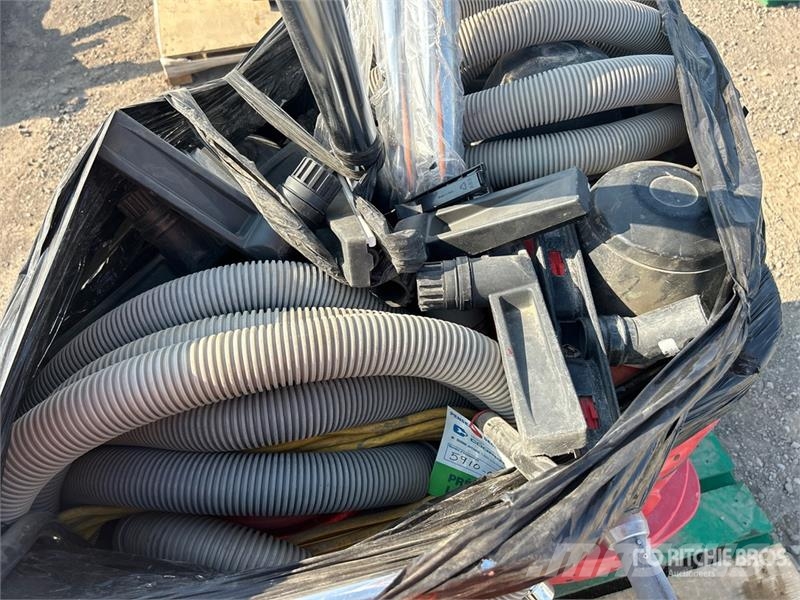 Edco of (2) Edco Vacuum Cleaner Pölynimurit