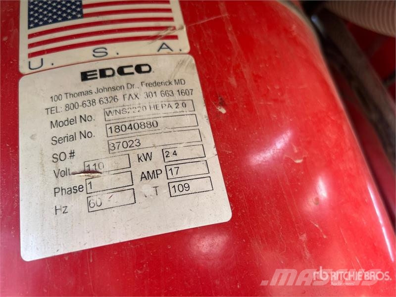 Edco of (2) Edco Vacuum Cleaner Pölynimurit