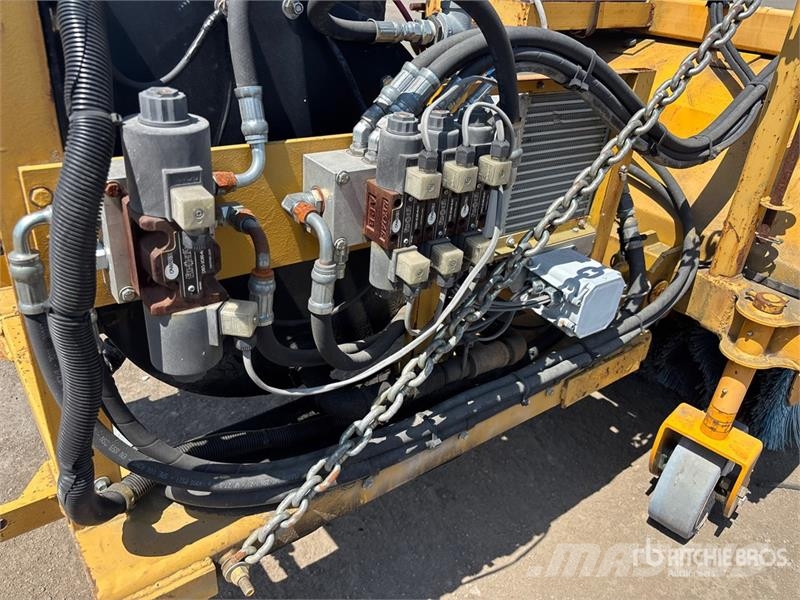 Eddynet RPHB32-04 56 in Broom Attachment Süpürgeler