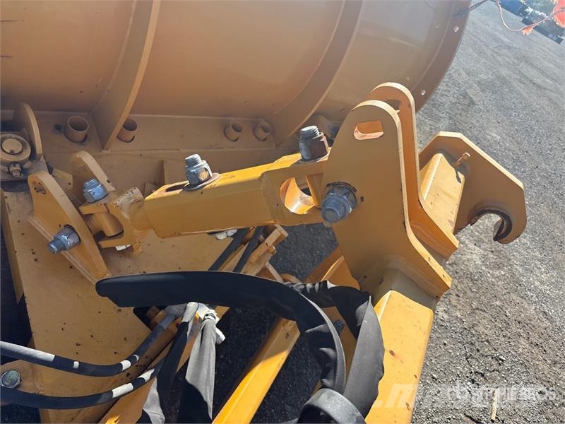 EDF -12-44HD 12 ft Reversing Snow Pusher Snežne daske i plugovi