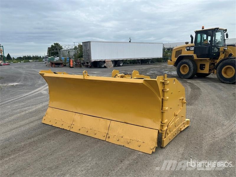  EDF 9 ft Hydraulic Reversing Snow Plow - Fits Whee Snøploger- og skjær