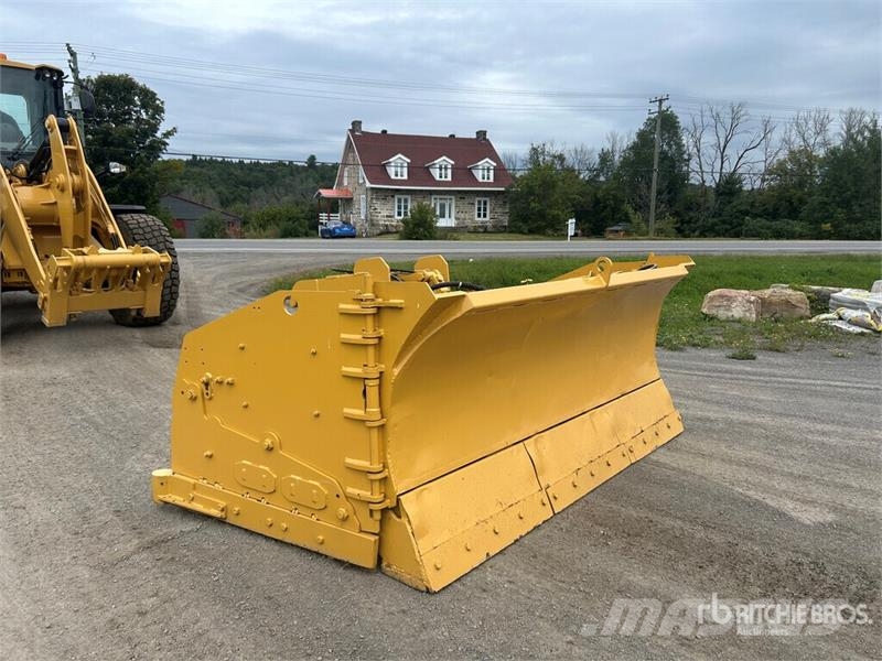  EDF 9 ft Hydraulic Reversing Snow Plow - Fits Whee Snøploger- og skjær