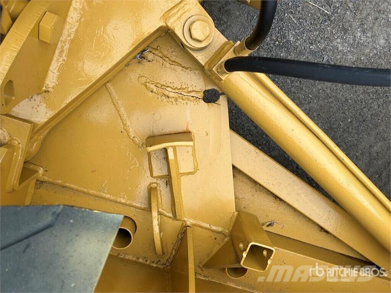  EDF 9 ft Hydraulic Reversing Snow Plow - Fits Whee Snøploger- og skjær