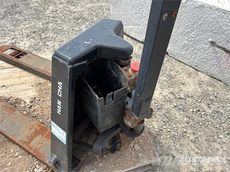  Electric Pallet Jack (Inoperable) Rokas palešu ratiņi