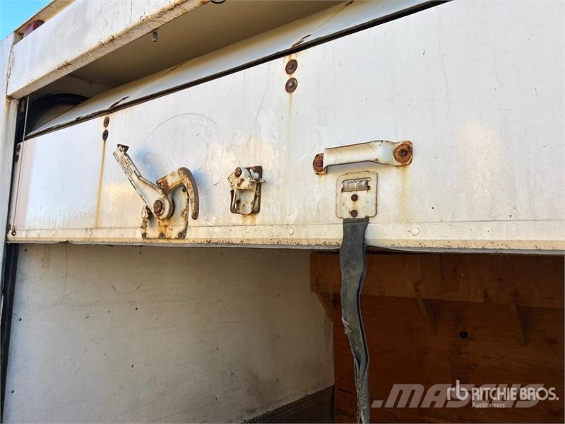  Enclosed Cargo Box 14 x 8 x 8. ماكينات زراعية - غير ذلك
