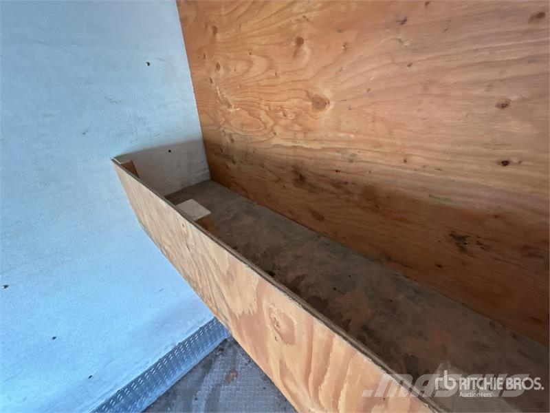  Enclosed Cargo Box 14 x 8 x 8. ماكينات زراعية - غير ذلك