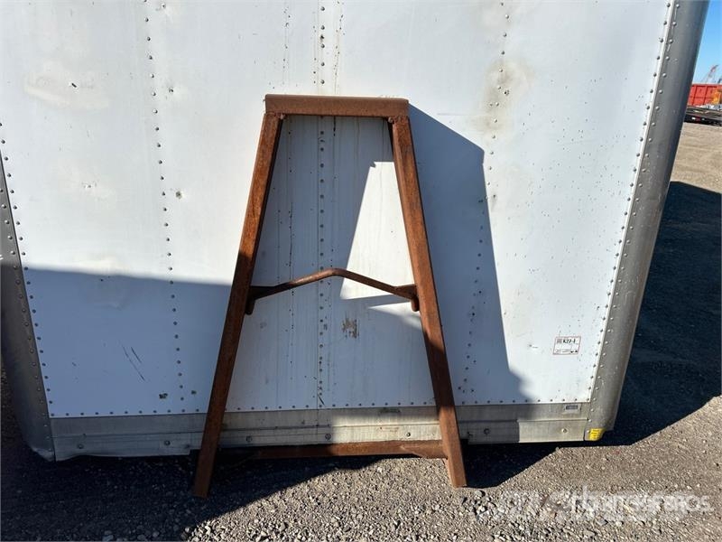  Enclosed Cargo Box 14 x 8 x 8. ماكينات زراعية - غير ذلك