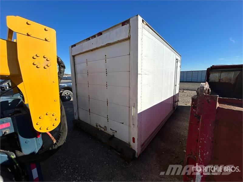  Enclosed Cargo Box 14 x 8 x 8. ماكينات زراعية - غير ذلك