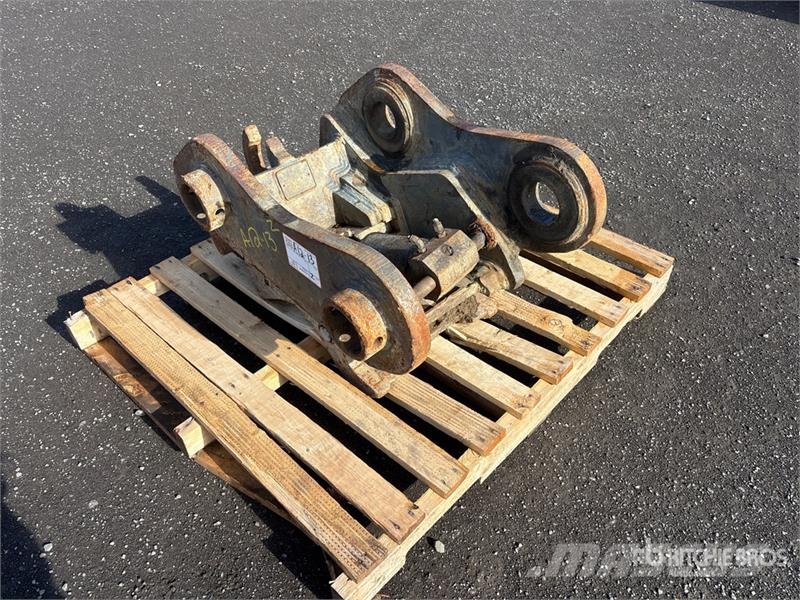 Excavator Coupler - Fits John Deere 240D Brze spojke