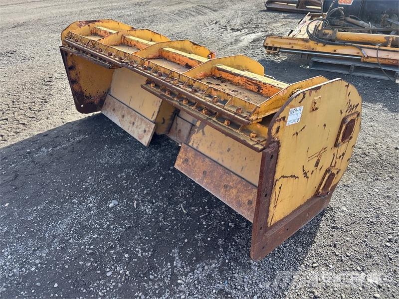 Extendable 7-13 ft Snow Pusher - Fits Skid steer Снежные отвалы и плуги