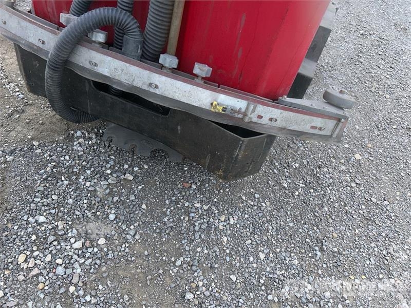 Factory Cat XR Ride-On Electric Floor Sweeper Other vegetable equipment