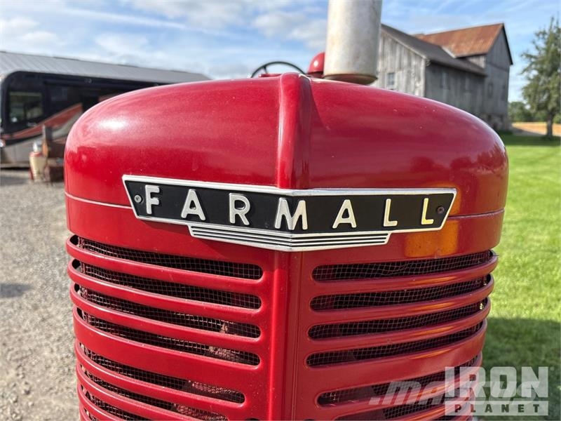 Farmall M 2WD Narrow Front Row Crop Antique Tractor Tractors