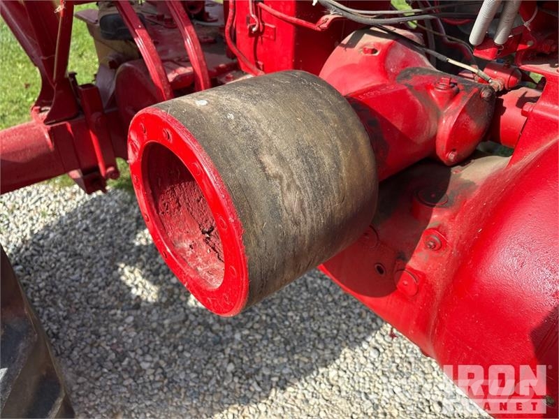 Farmall M 2WD Narrow Front Row Crop Antique Tractor Tractors