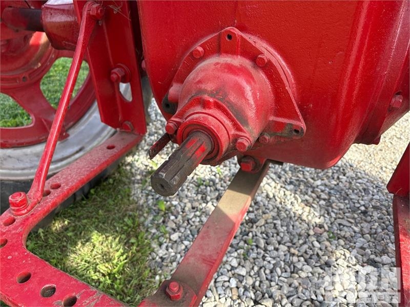 Farmall M 2WD Narrow Front Row Crop Antique Tractor Tractors
