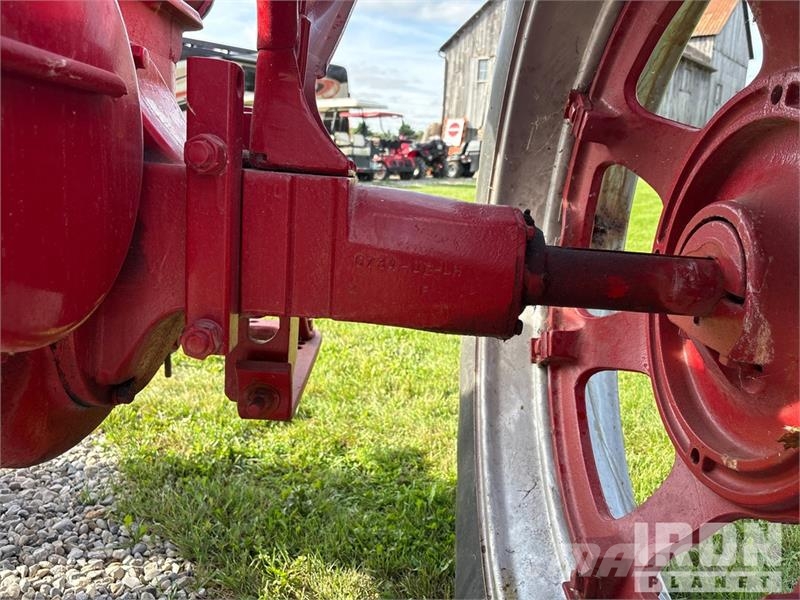 Farmall M 2WD Narrow Front Row Crop Antique Tractor Tractors
