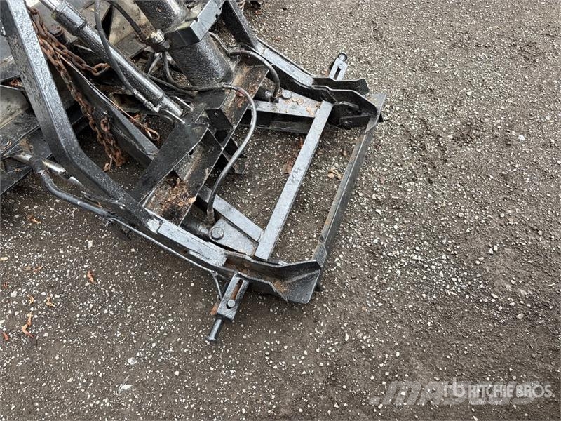 Fisher 8 ft Hydraulic Reversing Snow Plow - Fits Truck Snežne daske i plugovi
