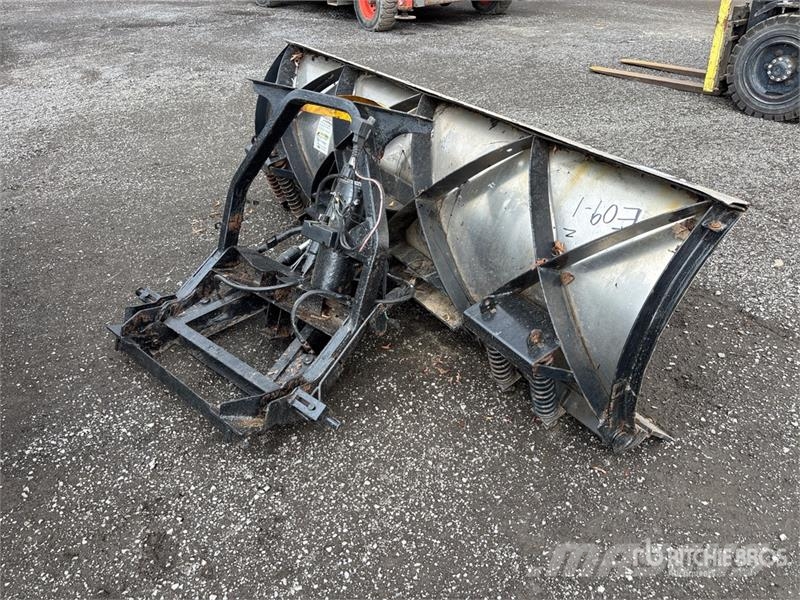 Fisher 8 ft Hydraulic Reversing Snow Plow - Fits Truck Snežne daske i plugovi