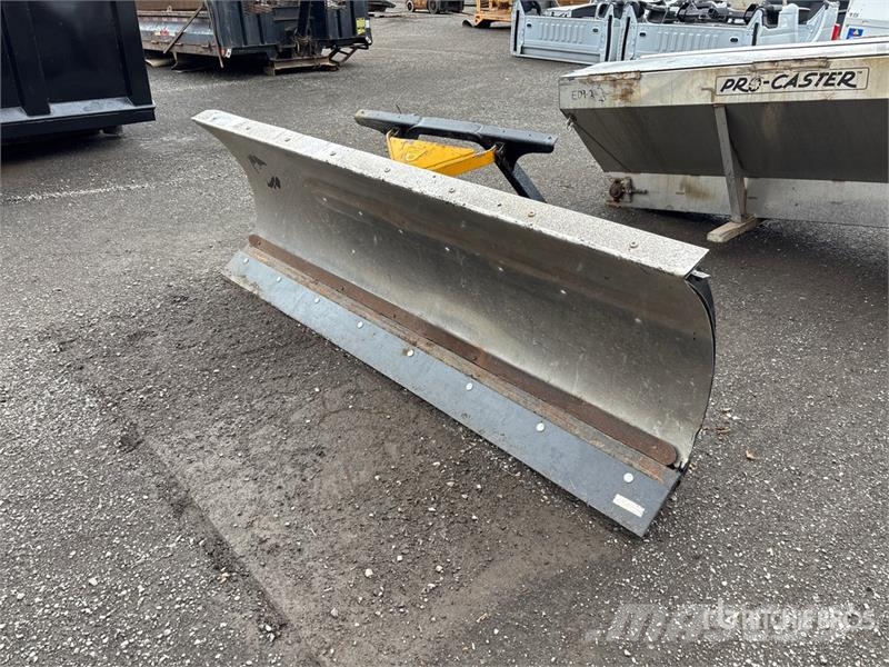 Fisher 8 ft Hydraulic Reversing Snow Plow - Fits Truck Snežne daske i plugovi