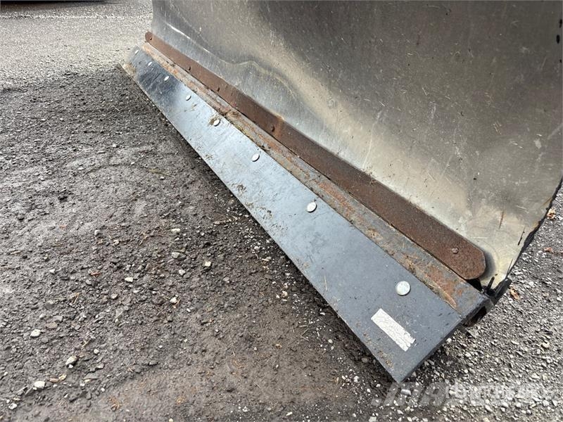 Fisher 8 ft Hydraulic Reversing Snow Plow - Fits Truck Snežne daske i plugovi