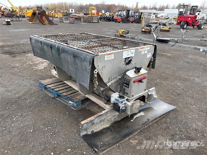 Fisher 99000-1 Steel Caster Electric Salt Spreader Posipači soli i peska