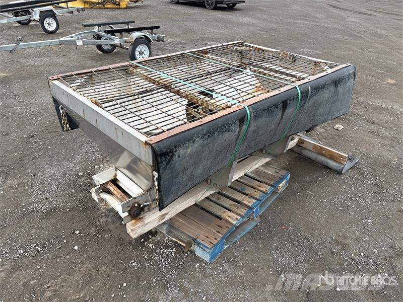 Fisher Electric Salt Spreader معدات نشر الرمال والملح