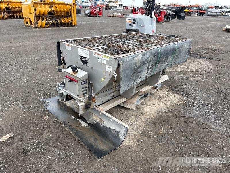 Fisher Electric Salt Spreader معدات نشر الرمال والملح