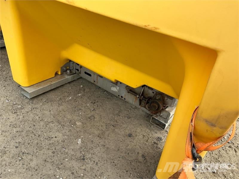 Fisher Salt Spreader Розсіювачі солі та піску