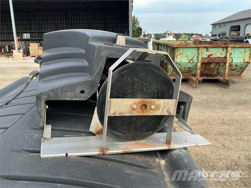 Fisher Salt Spreader Розсіювачі солі та піску