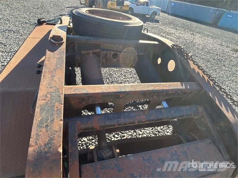 Fontaine Tri/A Removable Gooseneck Lowboy Trailer Niski utovarivači