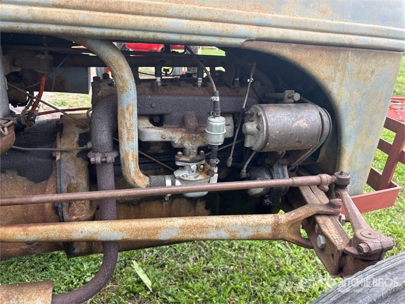 Ford 2WD Antique Tractor Tractors