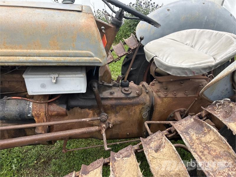 Ford 2WD Antique Tractor Tractors