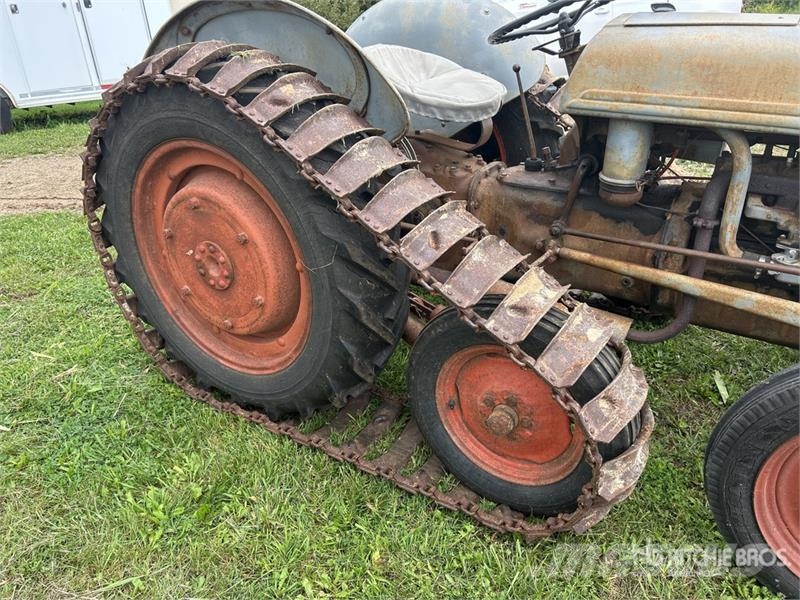 Ford 2WD Antique Tractor Tractors
