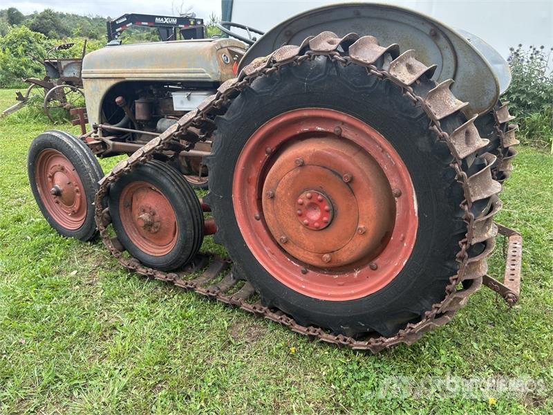 Ford 2WD Antique Tractor Tractors