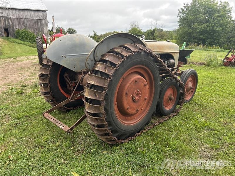 Ford 2WD Antique Tractor Tractors