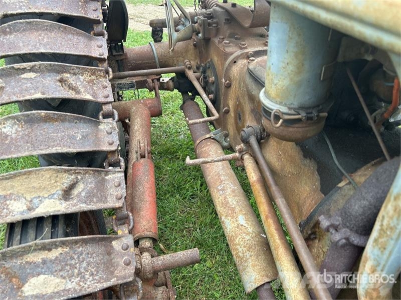 Ford 2WD Antique Tractor Tractors