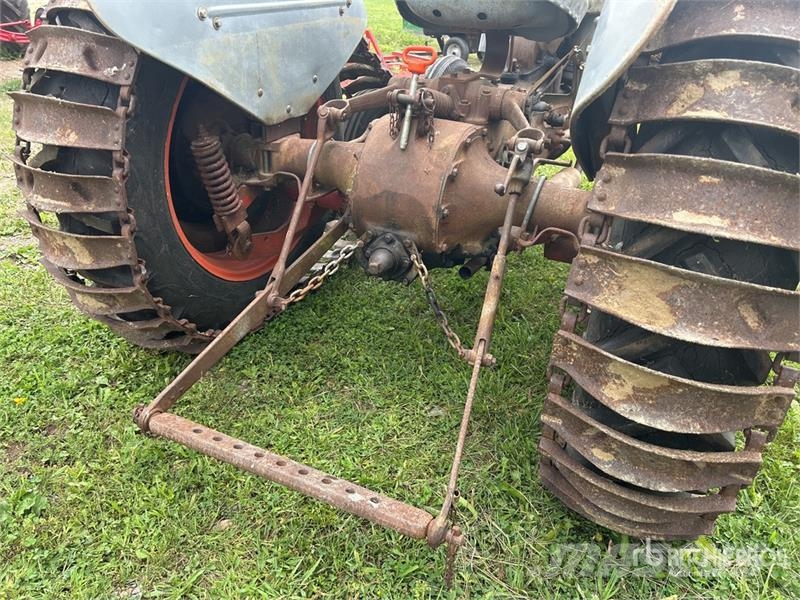 Ford 2WD Antique Tractor Tractors